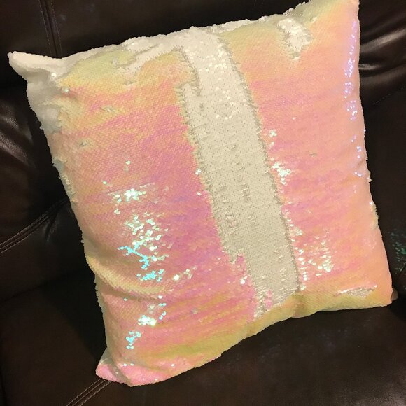 Bed Bath & Beyond * Iridescent Pink White Flip Sequin Pillow Cute Girl's Bedroom - Picture 2 of 9